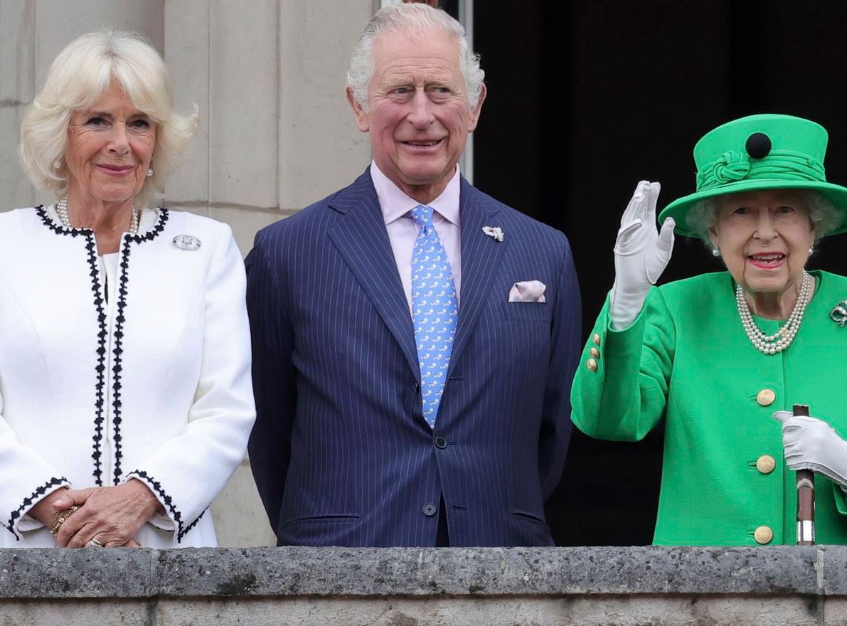 Thrones Woven by Moonlight