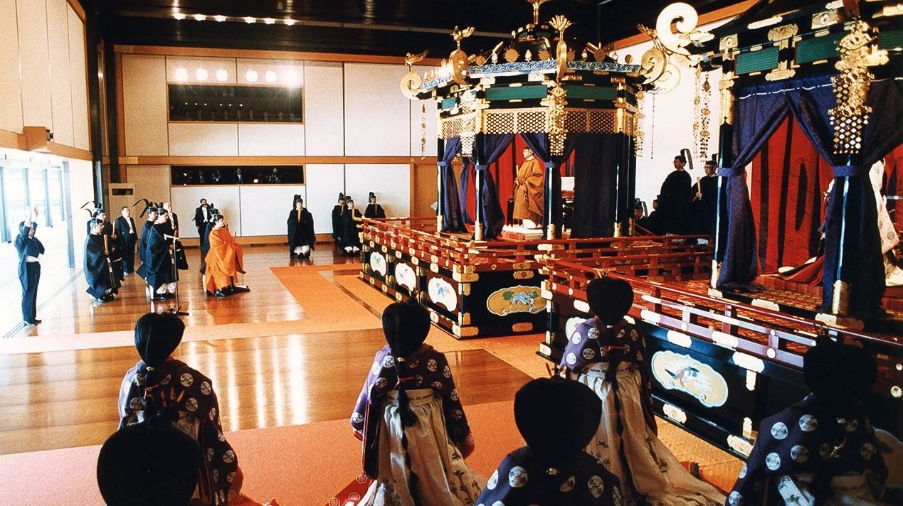 Thrones Between Two Heartbeats